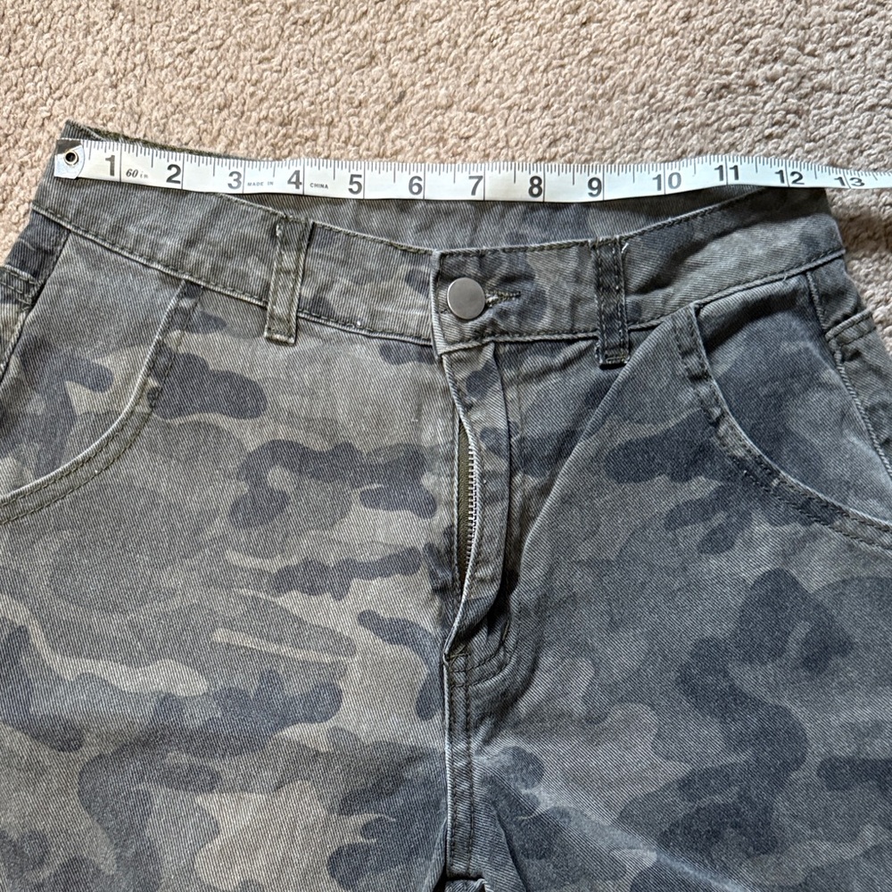 ❌SOLD❌Women's Camouflage Cargo Pants - Picture 7 of 8